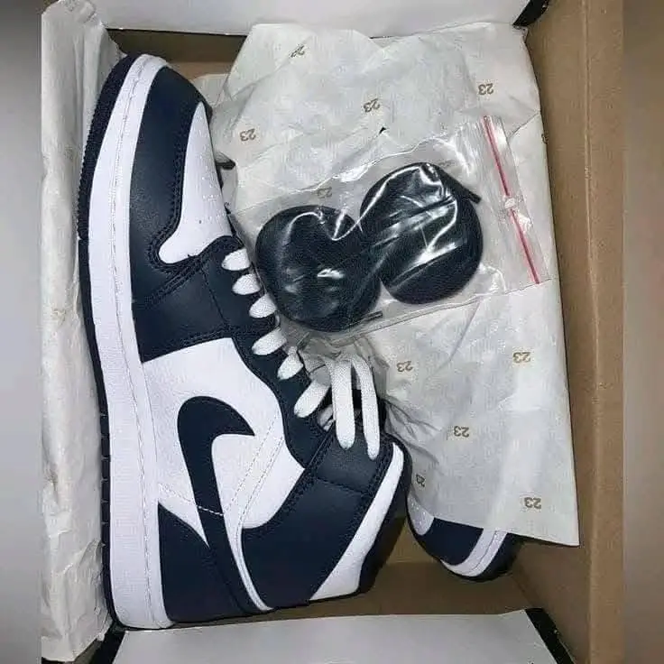 Nike Sneaker - Image 5